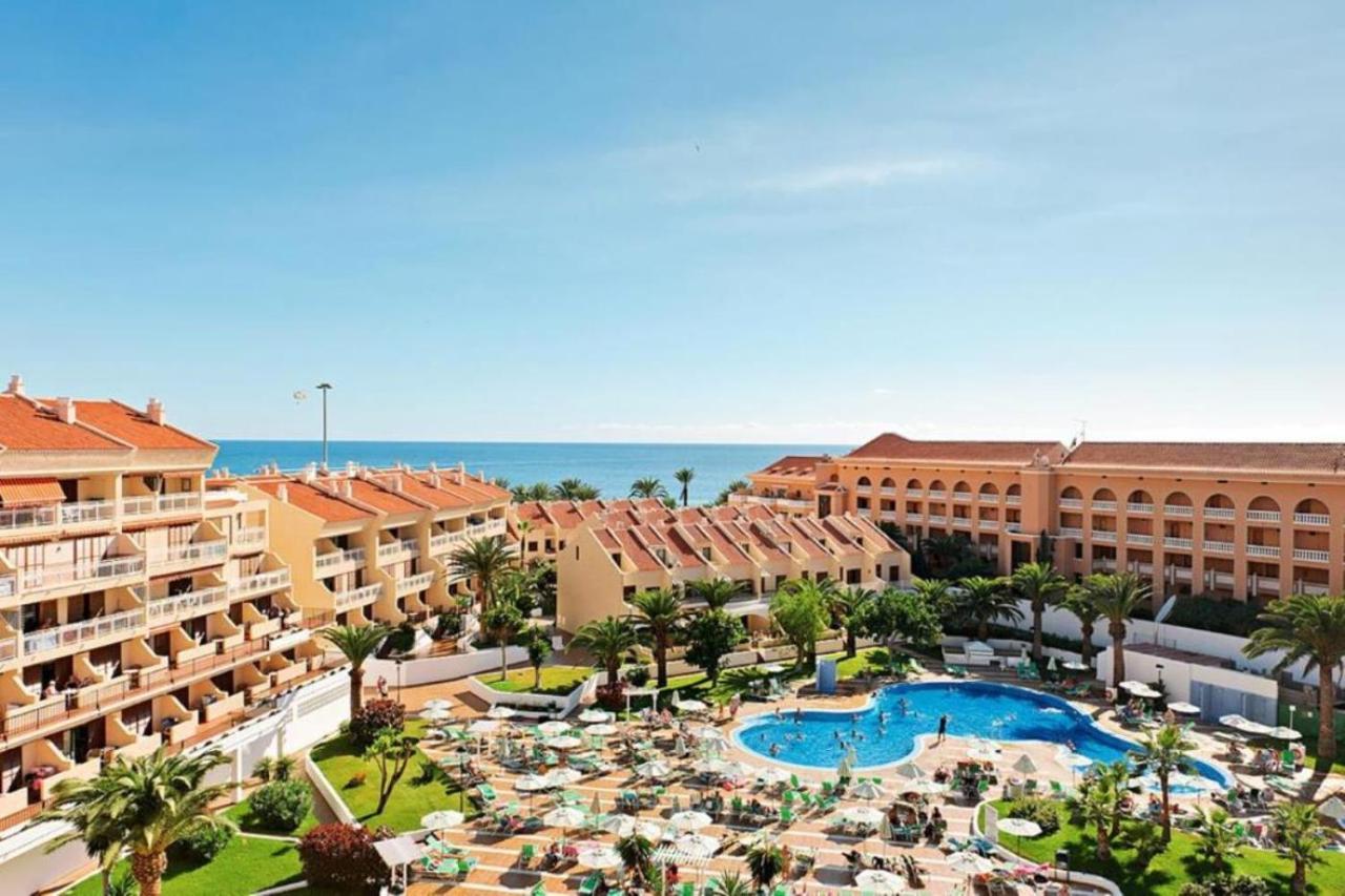 Two Bedroom Apartment In Beachfront Complex With Pool In Playa De Las Americas. Eksteriør billede