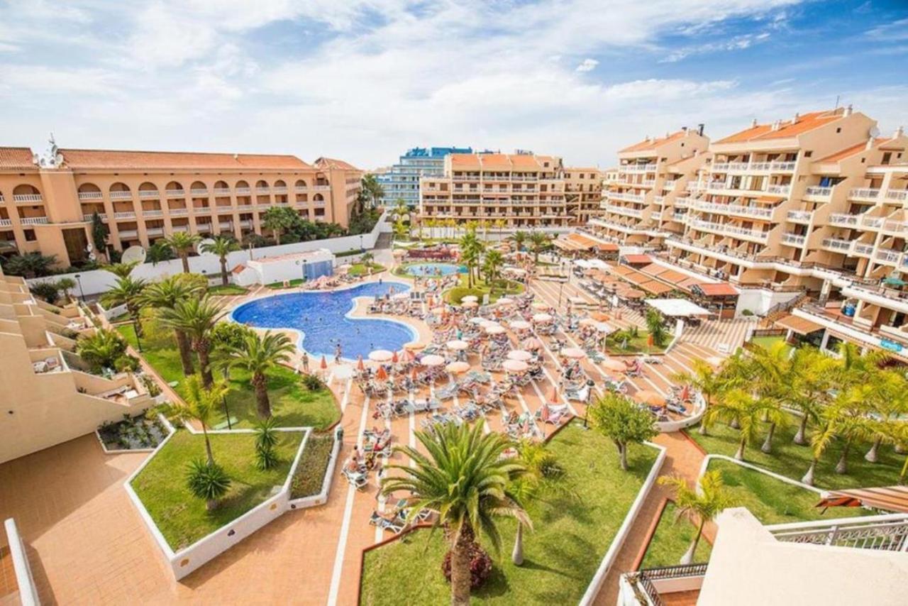 Two Bedroom Apartment In Beachfront Complex With Pool In Playa De Las Americas. Eksteriør billede
