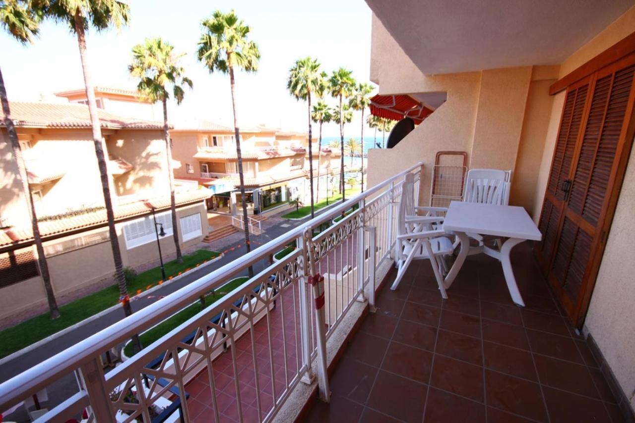 Two Bedroom Apartment In Beachfront Complex With Pool In Playa De Las Americas. Eksteriør billede