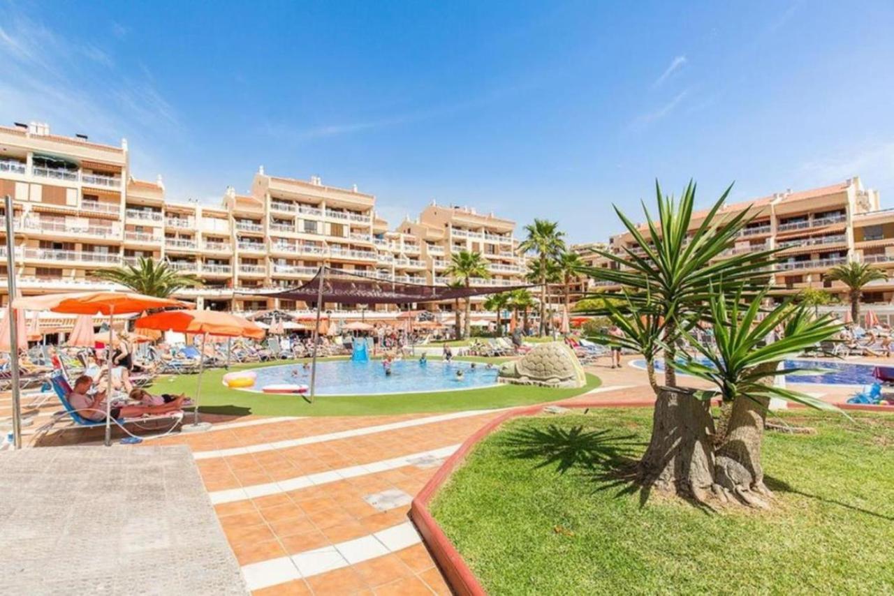 Two Bedroom Apartment In Beachfront Complex With Pool In Playa De Las Americas. Eksteriør billede
